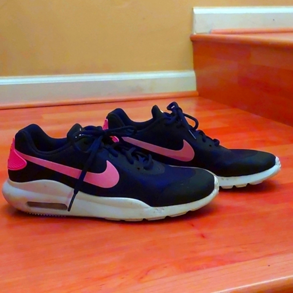 Nike Air Max Oketo Black Psychic Pink Size 7Y